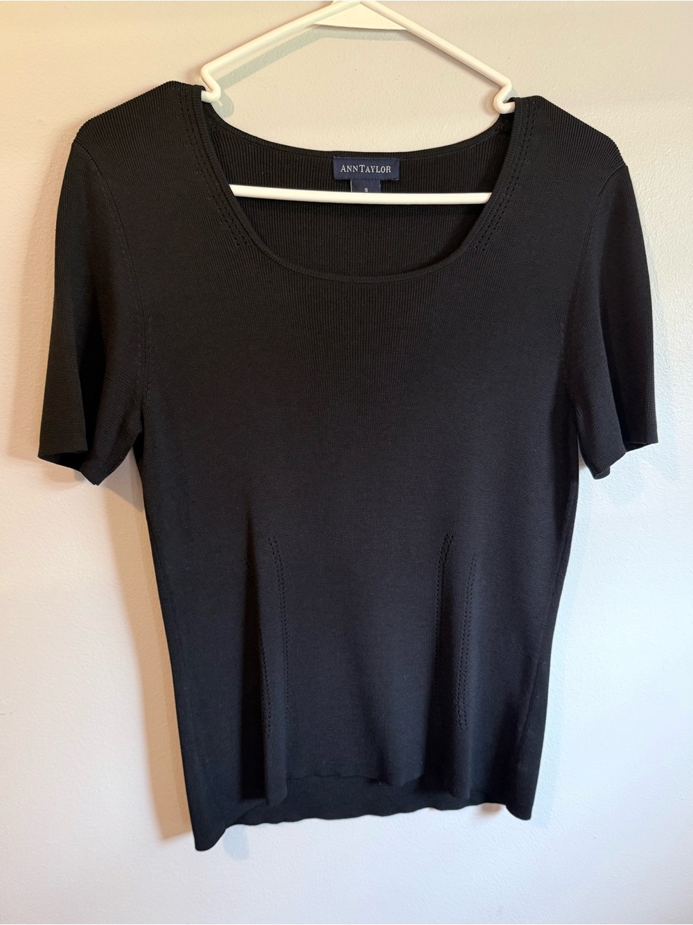 Vintage Ann Taylor 100% Silk Black Short Sleeve Scoop Neck Tee Size Small